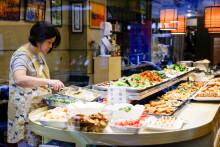 Ceny v reštauračných službách bez problémov rastú. FOTO: Reuters