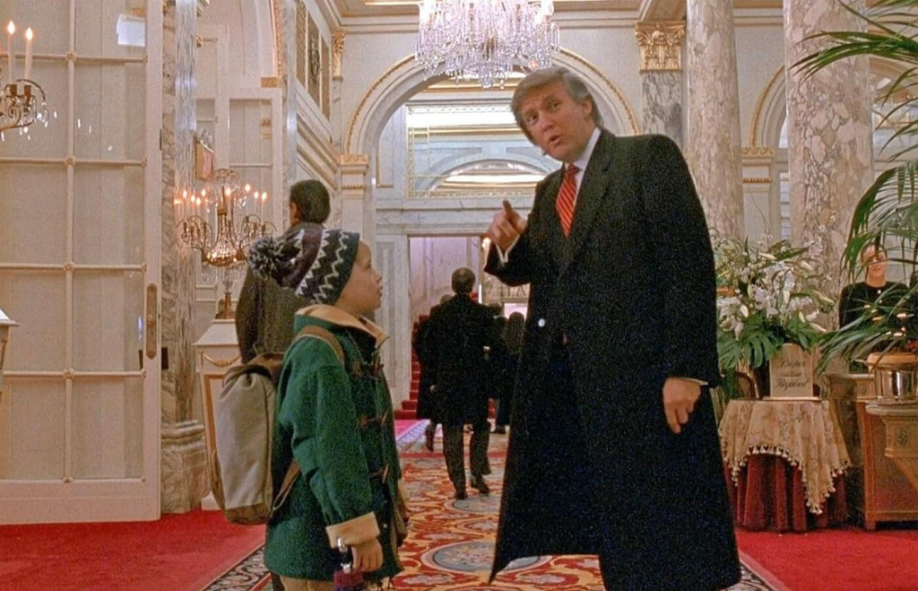 V hoteli Plaza ho vo filme privítal majiteľ Donald Trump.