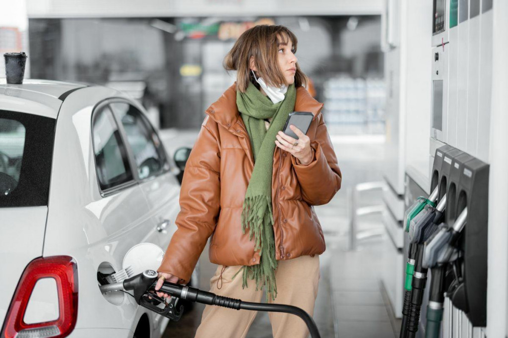 Tankovanie posledné týždne dražie. FOTO: Shutterstock