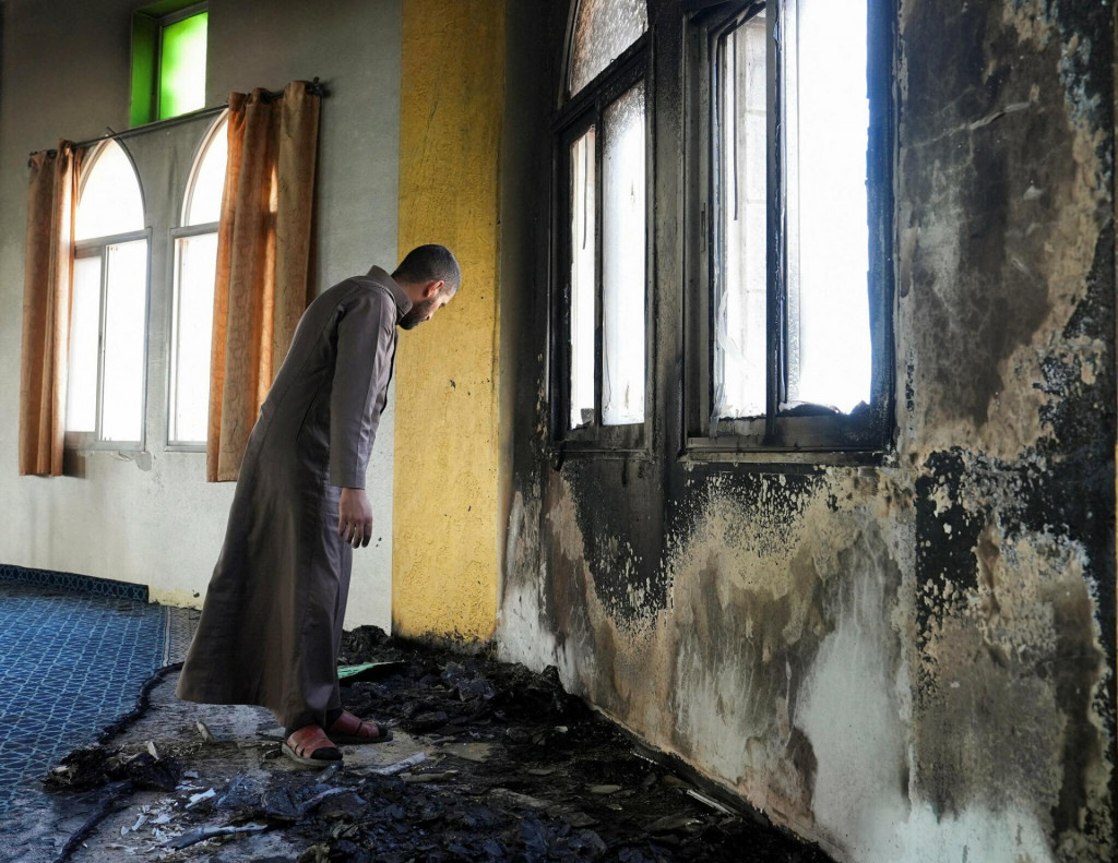 Poškodenie mešity. FOTO: Reuters