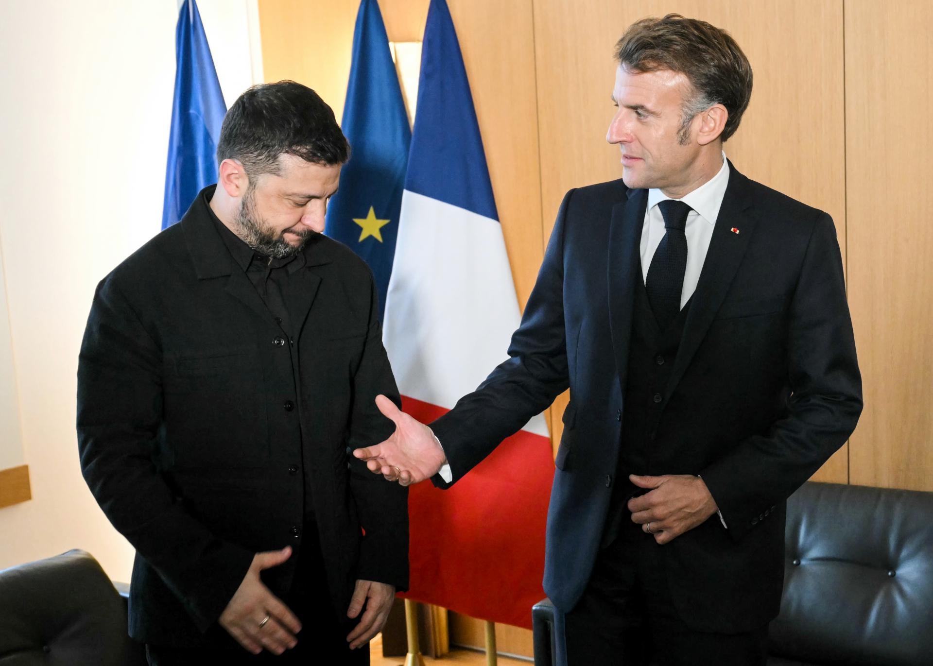 Zelenskyj pricestuje do Paríža, rokovať bude s Macronom