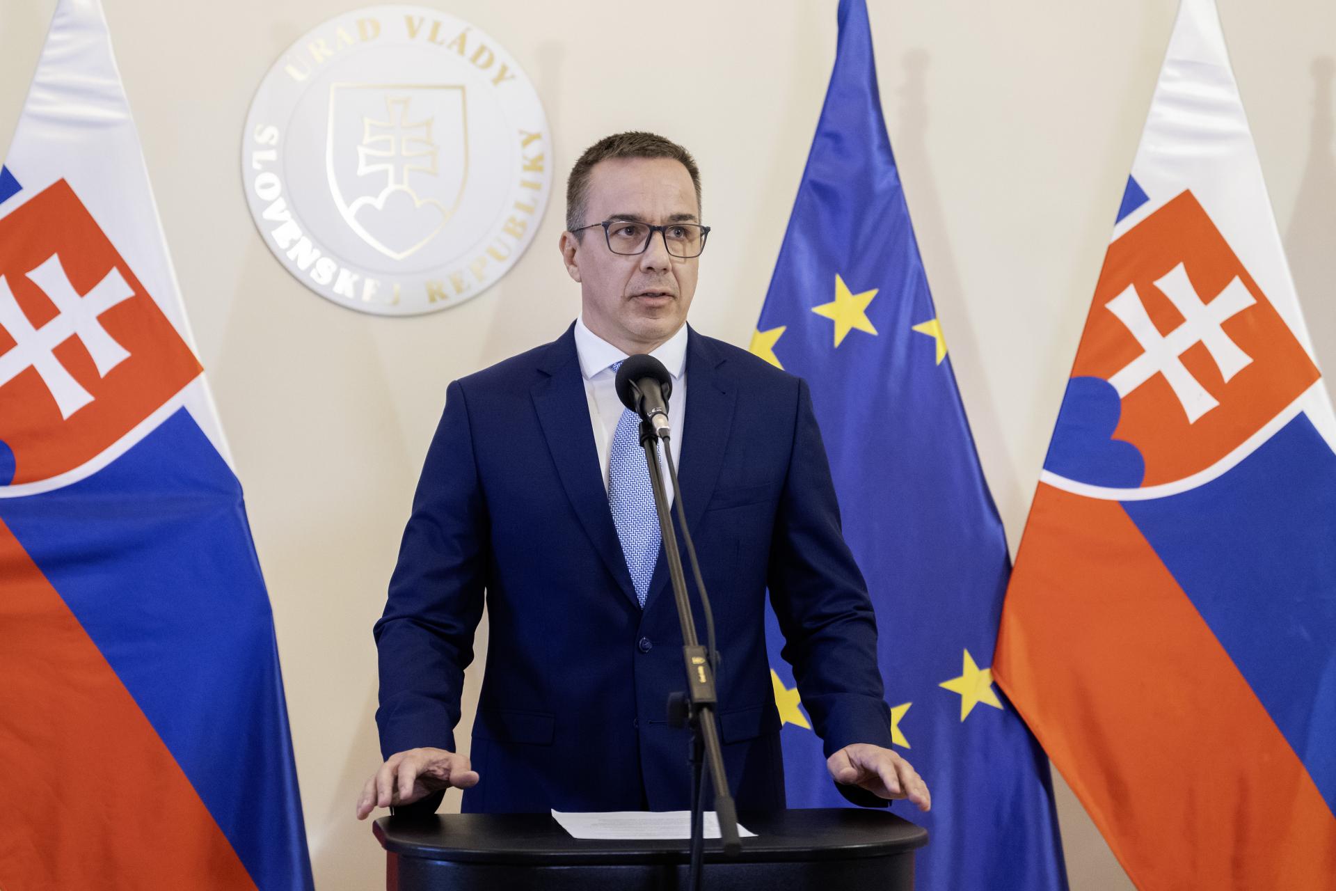 Pracovníkom z tretích krajín by sa mohli predĺžiť národné víza v doprave, navrhuje rezort práce