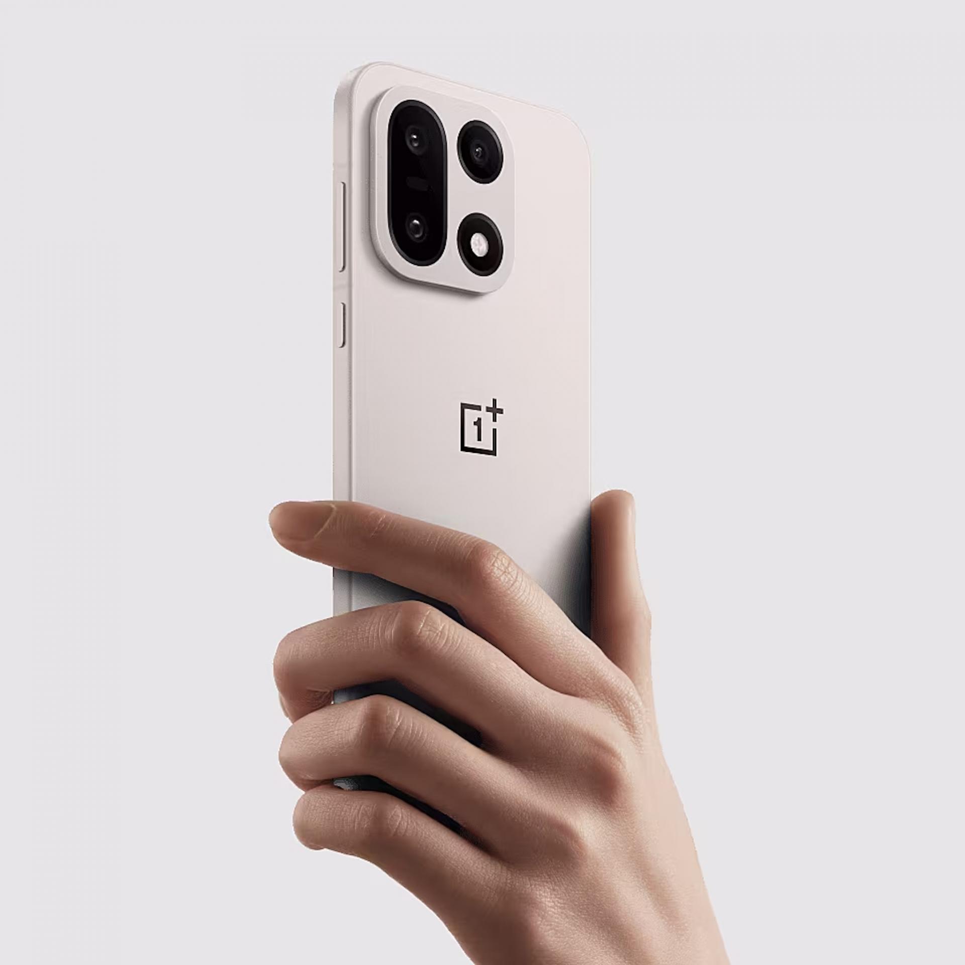 Donúti konkurentov konať? OnePlus 15 prichádza s novým dizajnom a obrovskou batériou