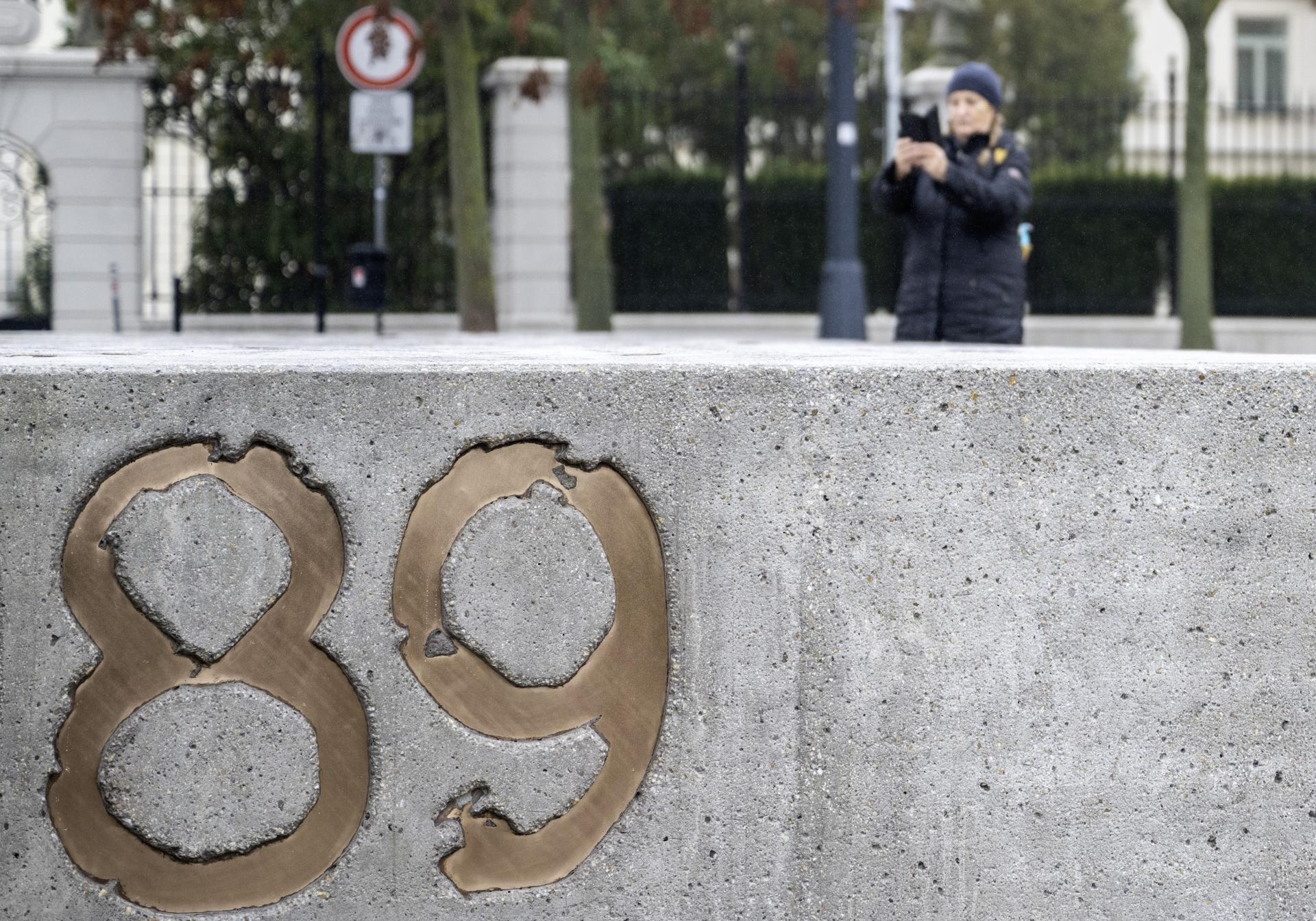 17. november: Zatvorí predajca obuvy i ovocia, žiakov a úradníkov čaká predĺžený víkend. Ekonomika pribrzdí