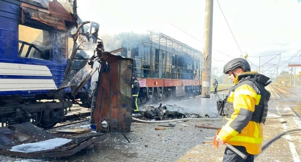 Rusko čoraz častejšie útočí na vlaky a železničnú sieť Ukrajiny. Snažia sa zabiť rušňovodičov, tvrdí Kuleba