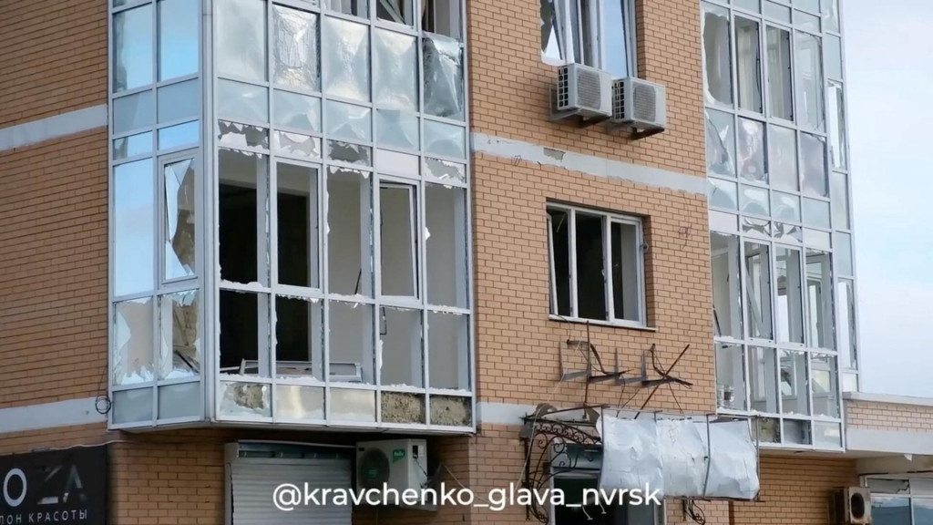 Bytový dom poškodený počas útoku ukrajinského dronu v Novorossijsku v Rusku, ktorý miestne úrady označili za útok ukrajinského dronu v rámci rusko-ukrajinského konfliktu. FOTO: Reuters