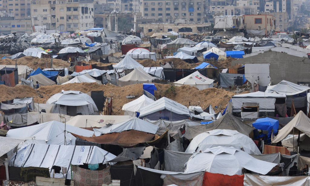 Palestínčania v Gaze. FOTO: Reuters
