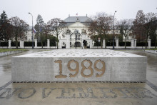 Pamätník novembra 1989 na Námestí slobody v Bratislave. FOTO: TASR/Martin Baumann