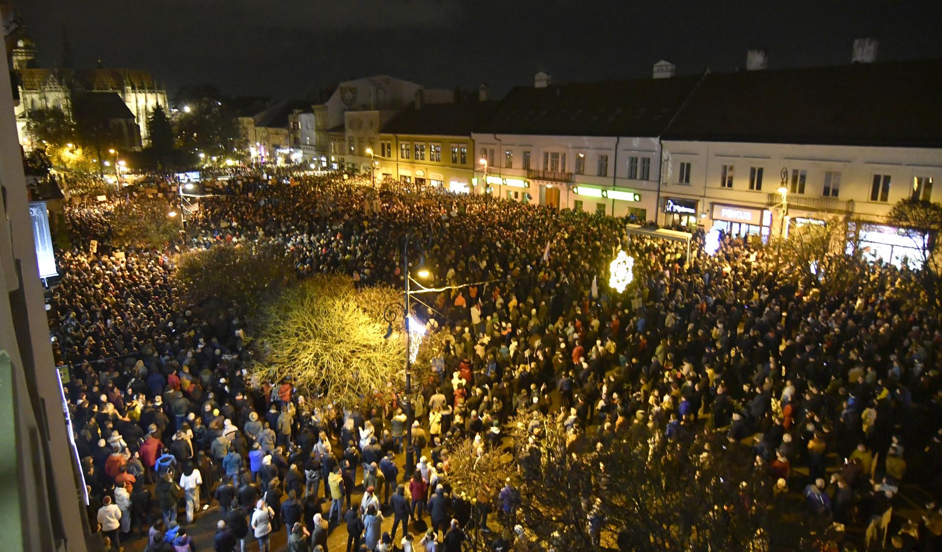 Košice zaplnili tisícky ľudí. Zhromaždenie k Novembru ’89 poukázalo na ochranu slobody