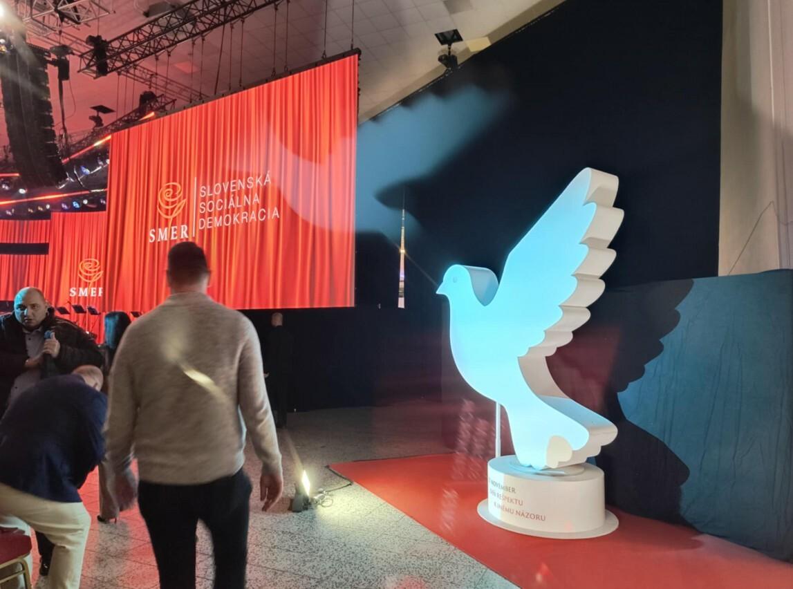 Fico na 17. novembra vyhlásil v Nitre: Musíme reformovať demokraciu. Varoval tiež pred nebezpečenstvom