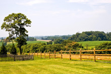 To, že ste podpísali kúpnu zmluvu, ešte neznamená, že ste už aj vlastníkom predávanej parcely.