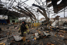 S blížiacou sa zimou Moskva tiež zintenzívnila útoky na energetickú infraštruktúru. Ukrajina odpovedá útokmi na sklady, ropné rafinérie a ďalšie ciele v Rusku. FOTO: REUTERS