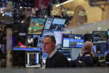 Trhmi podľa Stanleyho Druckenmillera hýbe likvidita, ktorá závisí od centrálnych bánk. FOTO: Reuters