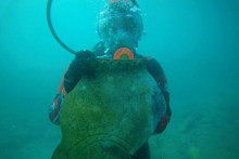 V jazere Issyk Kul v Kirgizsku sa našli pod vodou pozostatky budov.