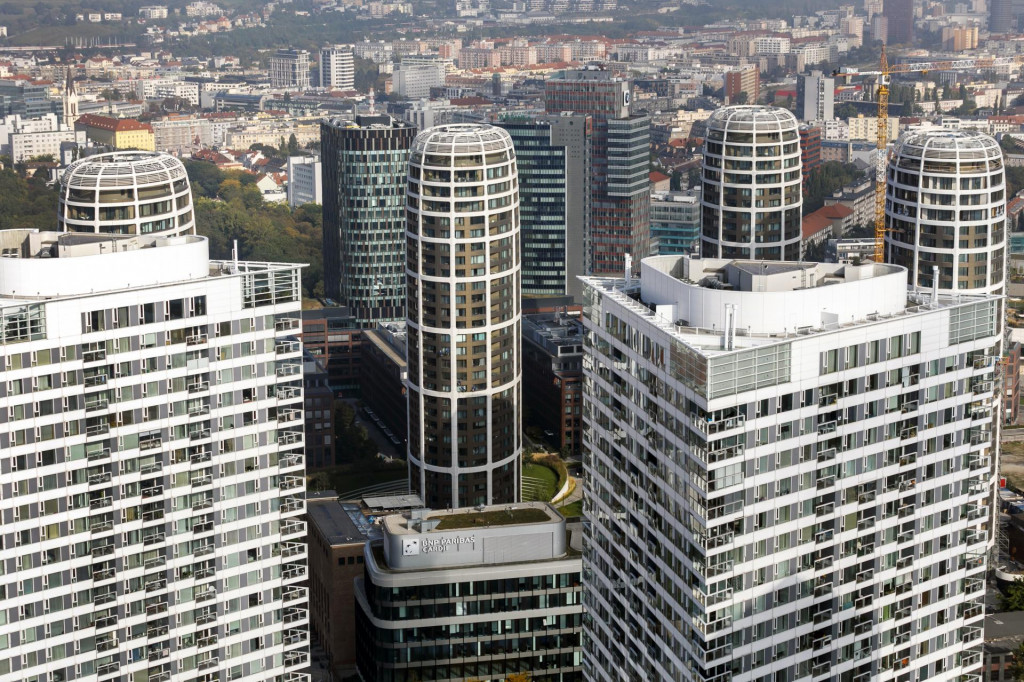 V Bratislave sa prenajalo spolu 24 835 kancelárskych priestorov, čo predstavuje pokles o 11 percent v porovnaní s rovnakým obdobím minulého roka. FOTO: TASR/Dano Veselský