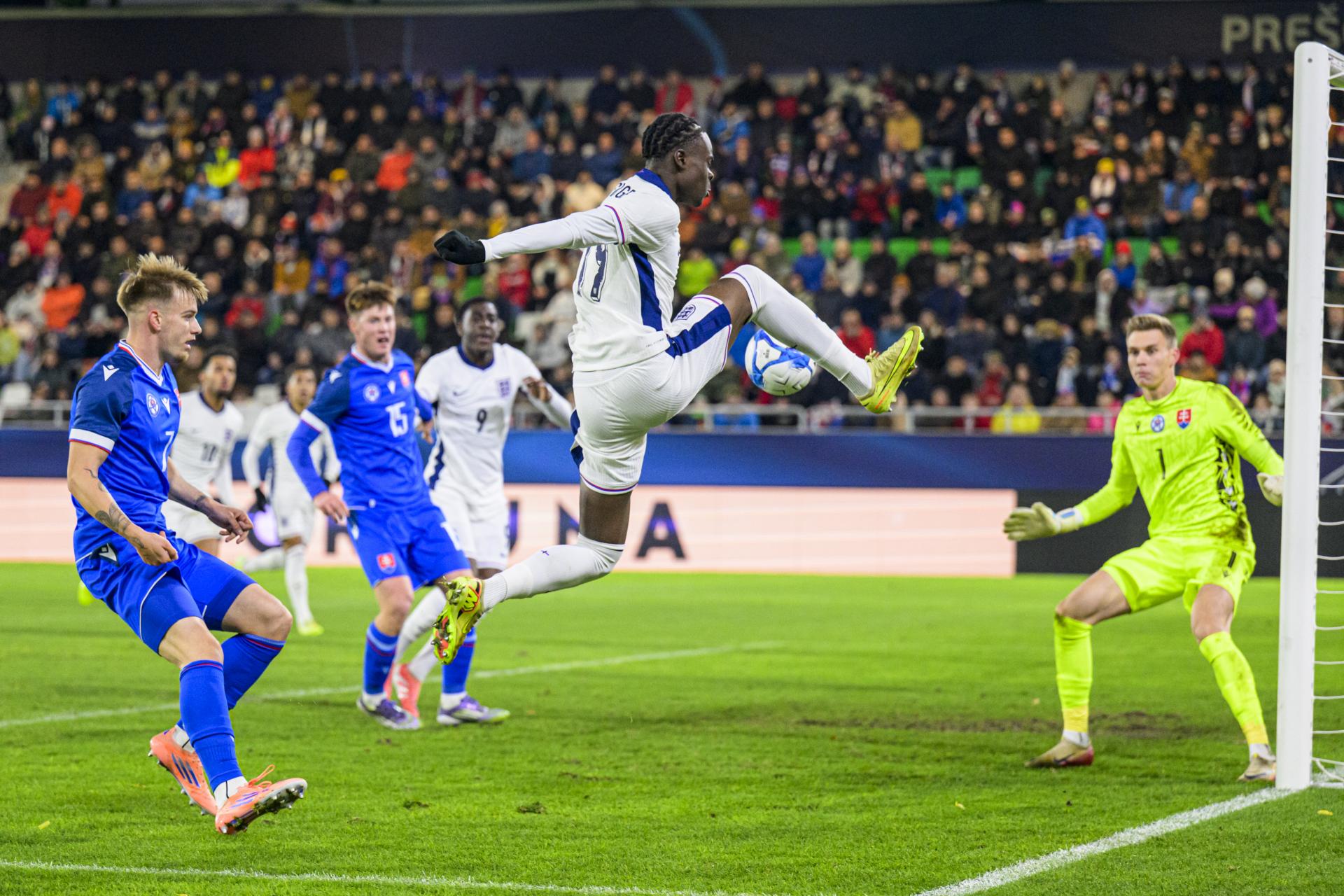 Slovenskí futbalisti do 21 rokov utrpeli v kvalifikácií na ME prvú prehru, podľahli Anglicku