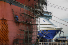 V budúcnosti by grécko-americká skupina Onex Shipyards & Technologies mala mať na základe zákona povolenie pôsobiť v oblasti prekládky, energetiky a prístavnej logistiky v Grécku. FOTO: REUTERS