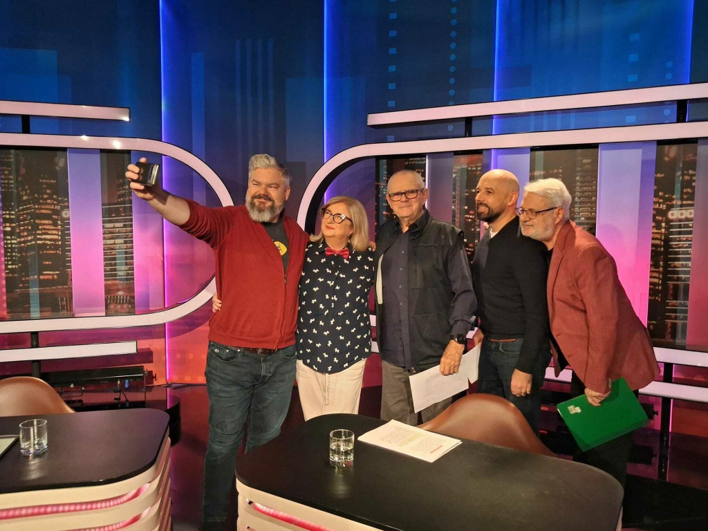 O aktu&aacute;lne aj &scaron;ťavnat&eacute; t&eacute;my sa postaraj&uacute; moder&aacute;torka Elena Vacvalov&aacute;, Mari&aacute;n Le&scaron;ko, Milan Kňažko, Tom&aacute;&scaron; Hud&aacute;k a Samo Trnka.