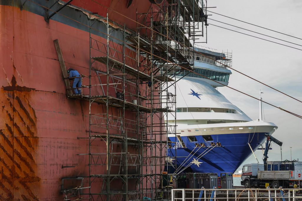 V budúcnosti by grécko-americká skupina Onex Shipyards & Technologies mala mať na základe zákona povolenie pôsobiť v oblasti prekládky, energetiky a prístavnej logistiky v Grécku. FOTO: REUTERS