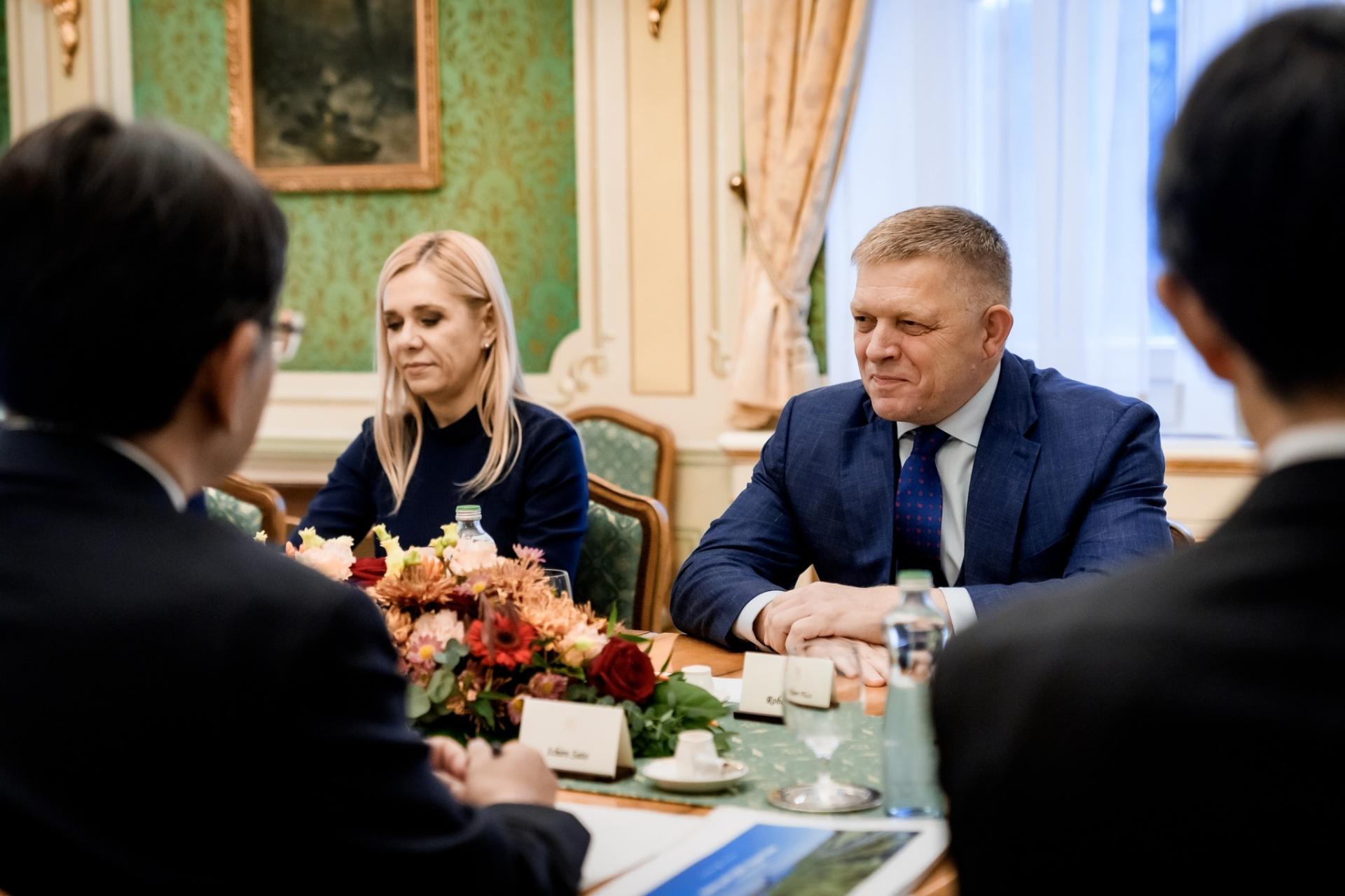 Fico hovoril s Japoncami o investíciách v Košiciach: Sme radi, že U.S. Steel zostáva na Slovensku