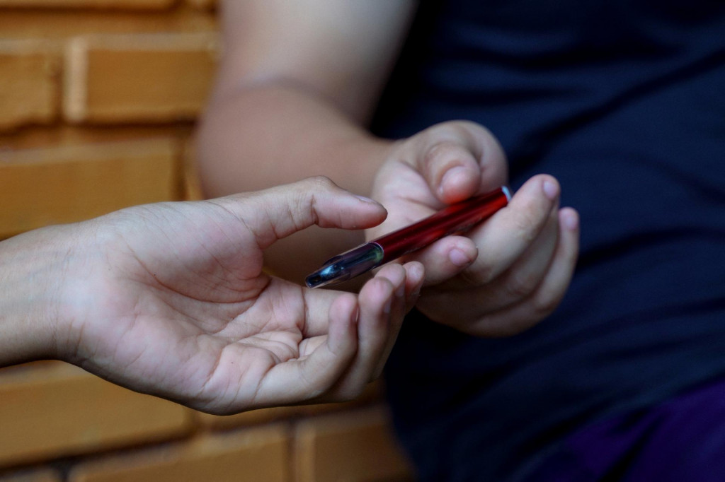 Z nikotínových produktov sa ako najväčší problém ukázal predaj jednorazových elektronických cigariet.