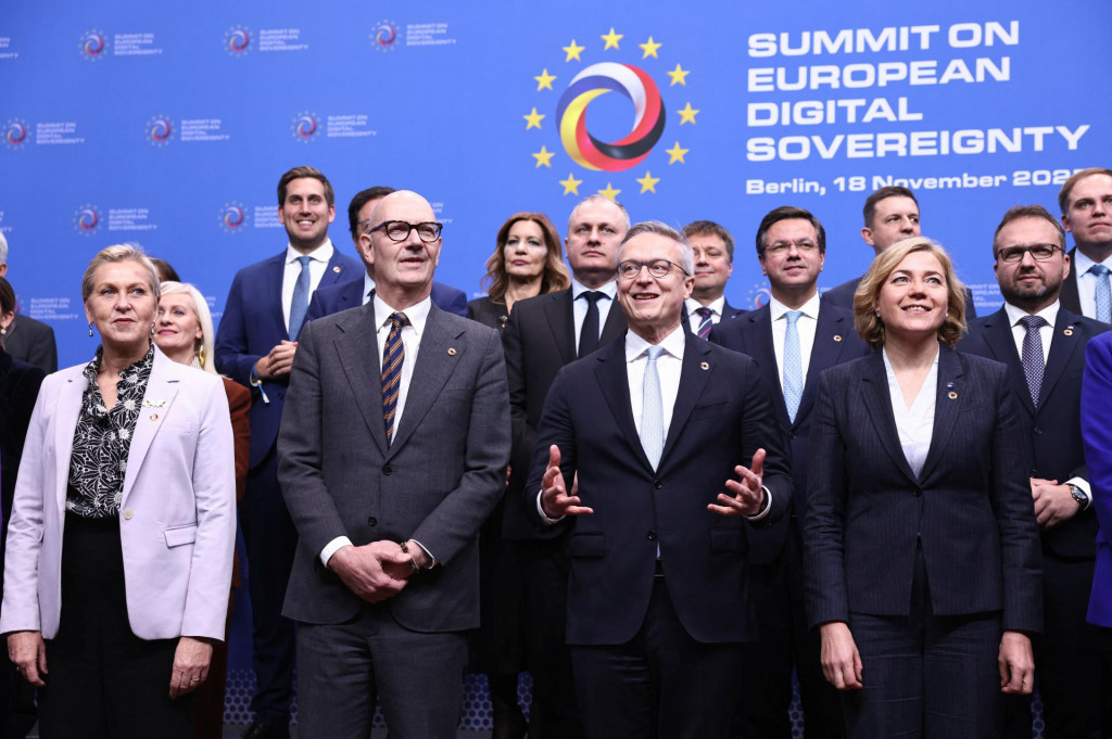 Snímka zo summitu o európskej digitálnej suverenite v Berlíne. FOTO: REUTERS