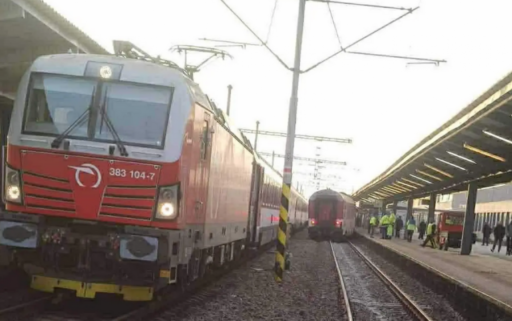 Vykoľajený vozeň v Košiciach. FOTO: rallpage.net