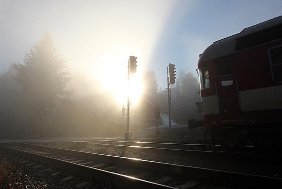V Česku sa zrazil rýchlik s osobným vlakom, na mieste zasahujú záchranári. Hlásia desiatky zranených