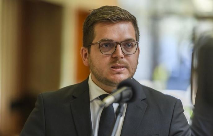 Najlepšie by bolo, ak by Ukrajina bola kompletne pod ruským vplyvom, tvrdí štátny tajomník rezortu obrany