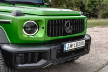 Denné svietenie je dostatočné iba pri priaznivých podmienkach cez deň, pri zhoršení počasia a nástupe tmy je nutné siahať po stretávacích svetlách.