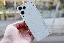 Značka Nothing uviedla na trh nový model Phone (3a) Lite, ktorý sa vymyká jej bežnej ponuke.