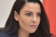 Albánsky súd vo štvrtok odvolal z funkcie vicepremiérku a ministerku pre infraštruktúru Belindu Ballukuovú po tom, čo ju prokuratúra obžalovala z ovplyvňovania výberového konania na výstavbu tunela na juhu krajiny. FOTO: Wikimedia