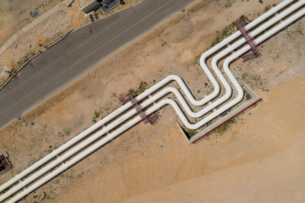 Potrubie na ostrove Krk v prístave Omišalj. FOTO: Slovnaft