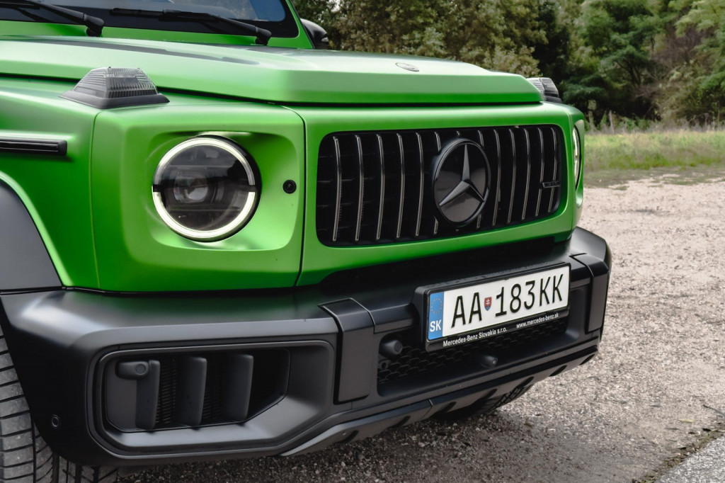 Denné svietenie je dostatočné iba pri priaznivých podmienkach cez deň, pri zhoršení počasia a nástupe tmy je nutné siahať po stretávacích svetlách.