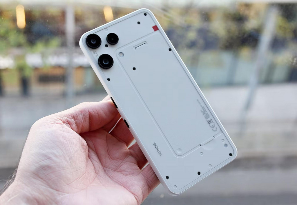 Značka Nothing uviedla na trh nový model Phone (3a) Lite, ktorý sa vymyká jej bežnej ponuke.