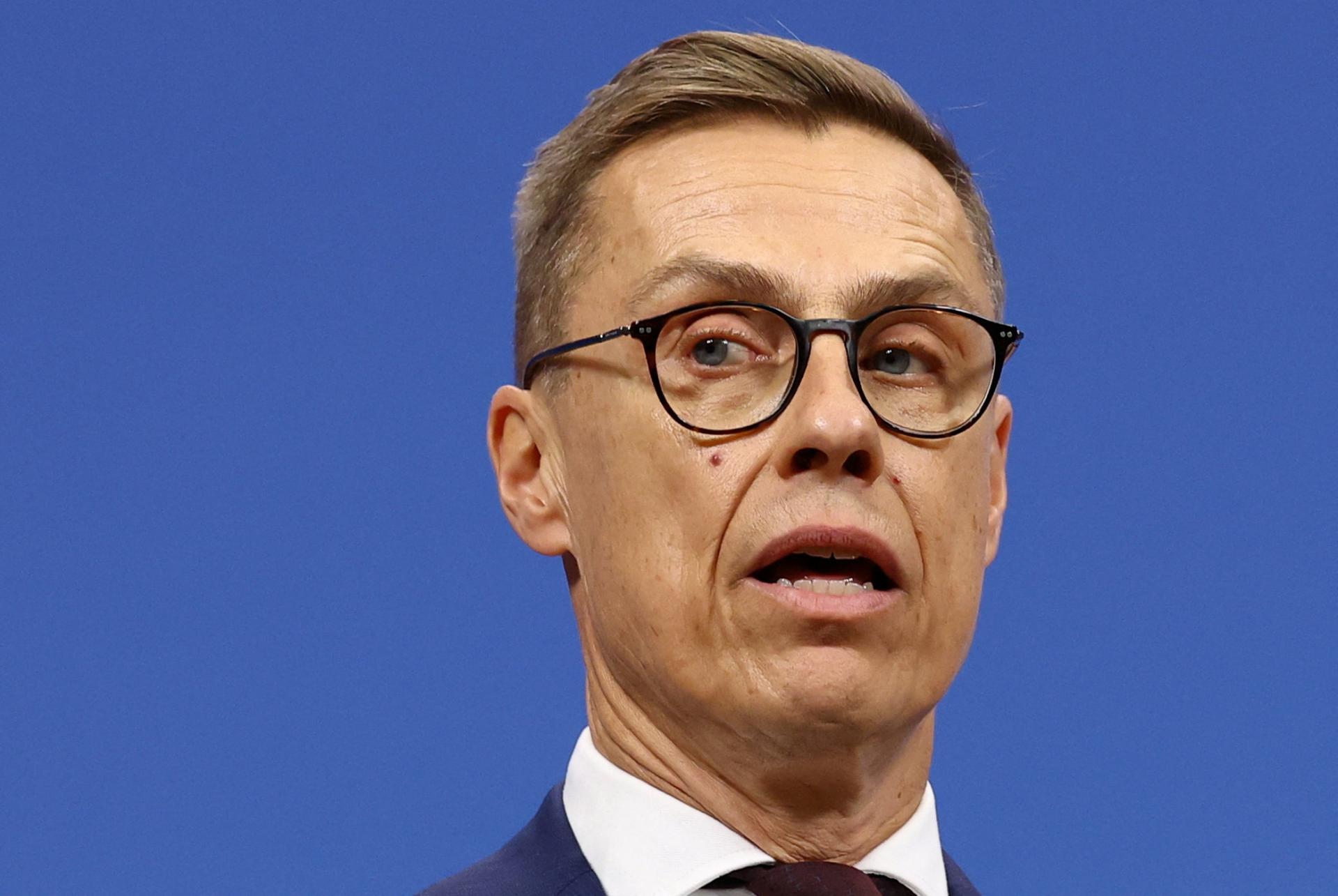Ukrajina musí sama rozhodnúť, ako ukončí vojnu s Ruskom, povedal fínsky prezident Stubb