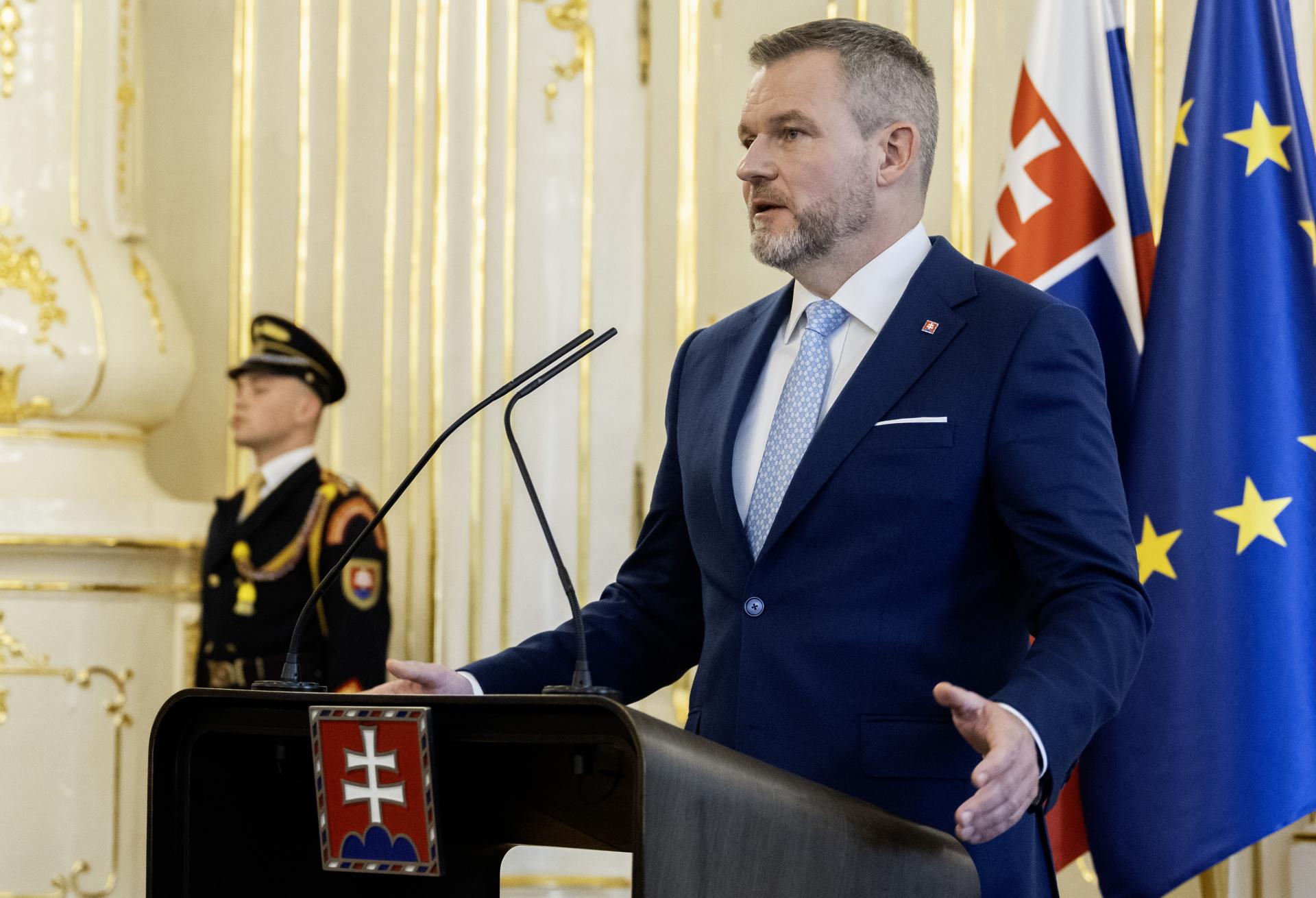 Pellegrini verí, že vláda obháji ústavu tak, aby sa neohrozili naše záujmy