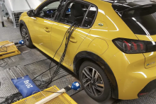 ADAC testuje elektrický smog v rôznych modeloch áut