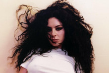 Hit „House“ od Charli XCX ovládol TikTok.