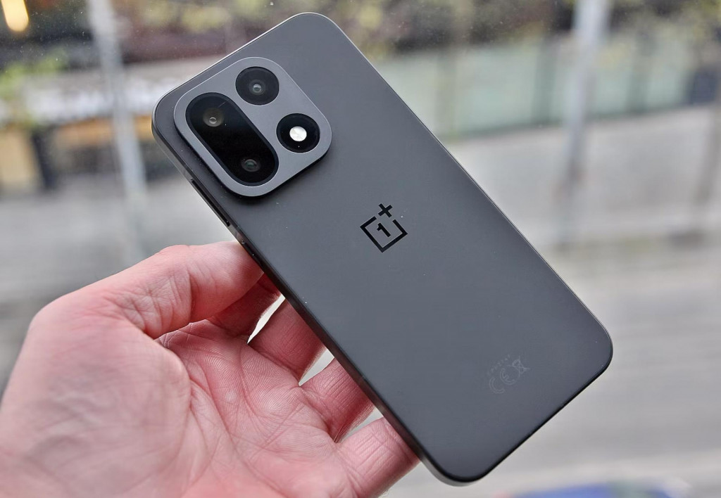 OnePlus 15 minulý týždeň vstúpil oficiálne na slovenský trh a spája sa s ním aj zmena imidžu, ale tiež funkčné novinky.