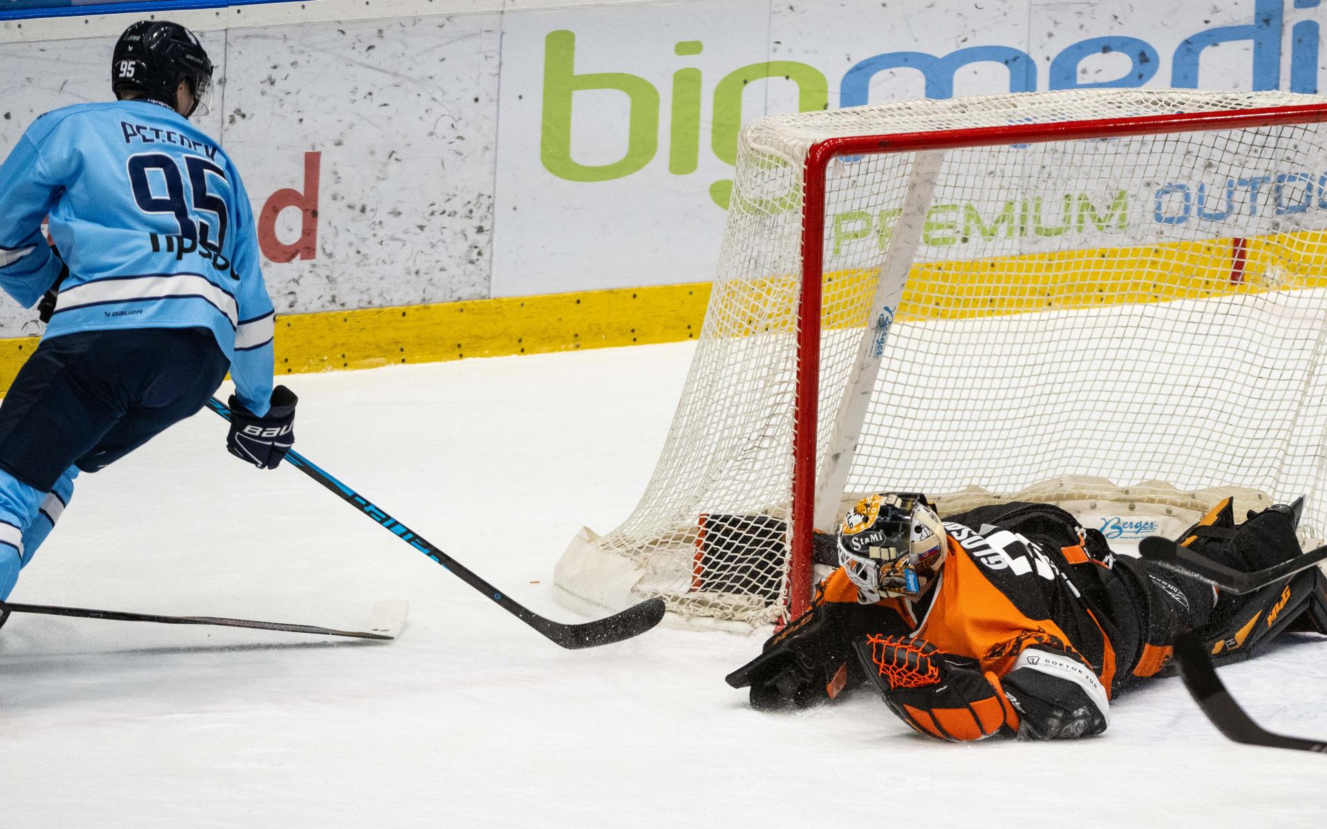 Tipsport liga: Slovan víťazom duelu s Michalovcami, hokejisti Trenčína zdolali "Oceliarov"