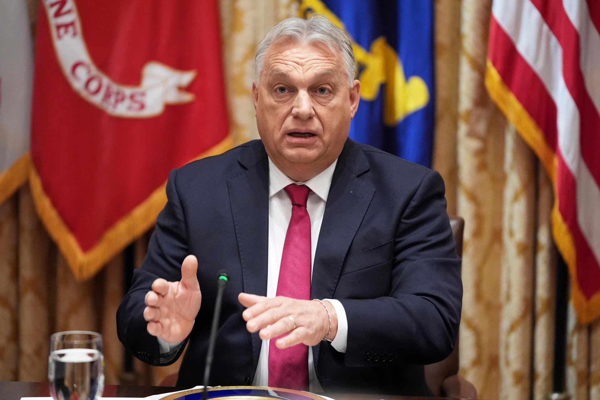 Európa musí sledovať svoje záujmy, vojna sa musí skončiť, tvrdí Orbán