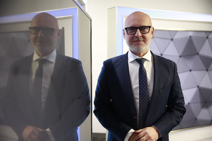 Gröhling v HNtelevízii: Šutaj Eštok a Fico urobili výmenný obchod. Drucker pri odvolávaní ministrov len straší