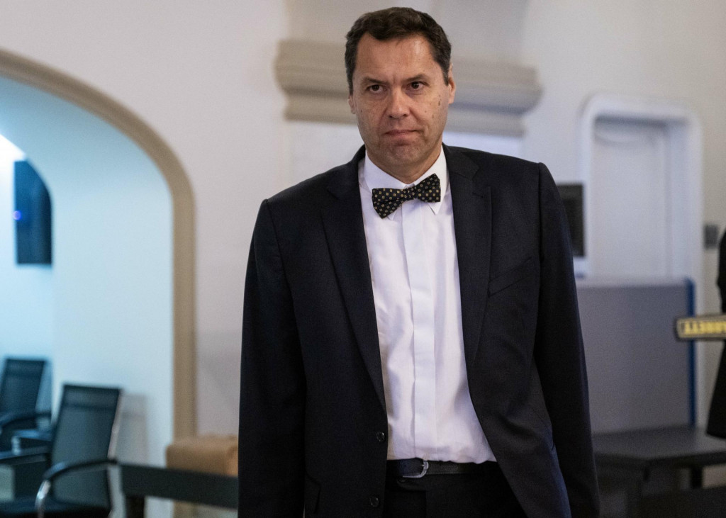 Prezident Asociácie zamestnávateľských zväzov a združení Rastislav Machunka prichádza na rokovanie Hospodárskej a sociálnej rady. FOTO: TASR/Jakub Kotian