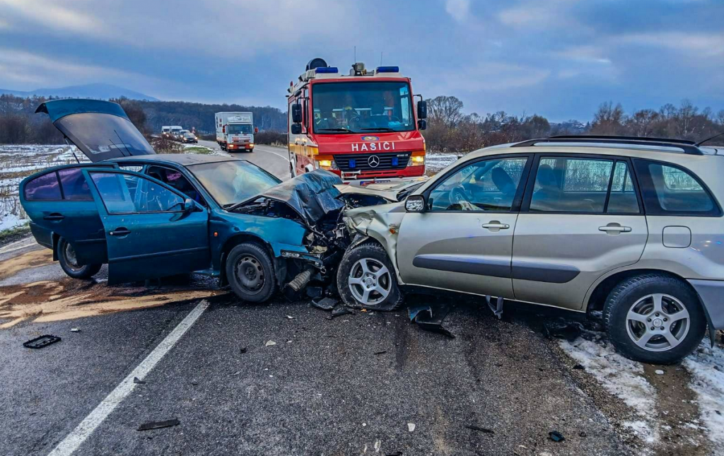 Dopravn&aacute; nehoda v Nižnej My&scaron;li. FOTO: Facebook pol&iacute;cie/Ko&scaron;ick&yacute; kraj