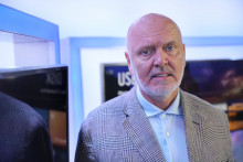 Stavať cestu nie je ekonomický stimul, myslí si generálny riaditeľ Slovnaftu Oszkár Világi. FOTO: HN/Pavol Funtál