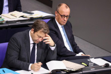 Nemecký kancelár Friedrich Merz a minister financií Lars Klingbeil. FOTO: REUTERS