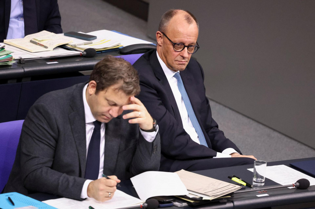 Nemecký kancelár Friedrich Merz a minister financií Lars Klingbeil. FOTO: REUTERS