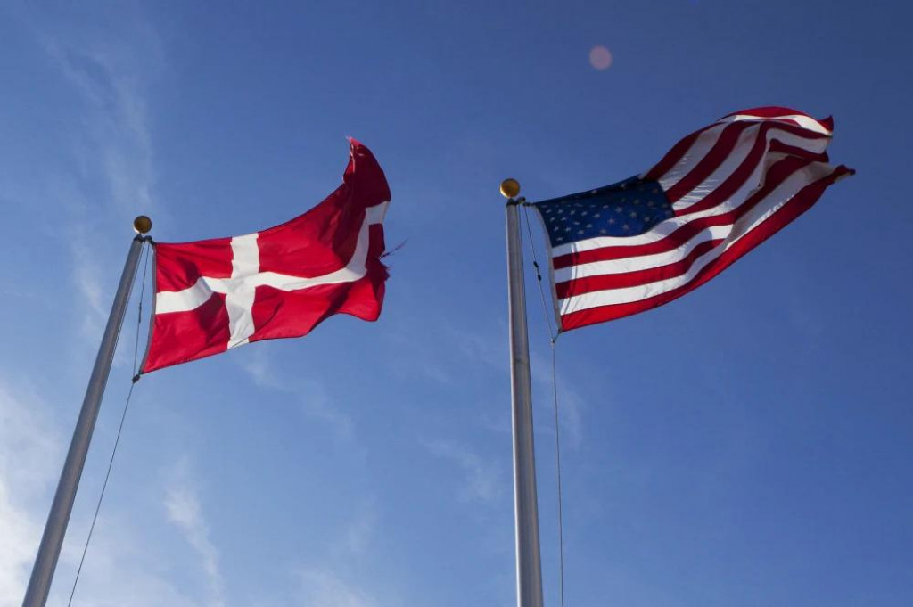 Vlajka Dánska a USA. FOTO: Reuters