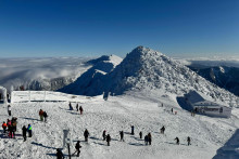 Na snímke Kamenná chata pod Chopkom počas otvorenia zimnej sezóny v Jasnej takto pred rokom - v sobotu 30. novembra 2024.

FOTO: TASR/ L. Hanesová